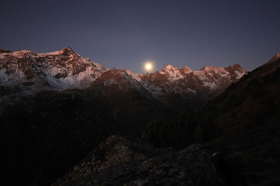 Faszinierende Vollmondstimmung beim Aufstieg zur Wangenitzseehütte
