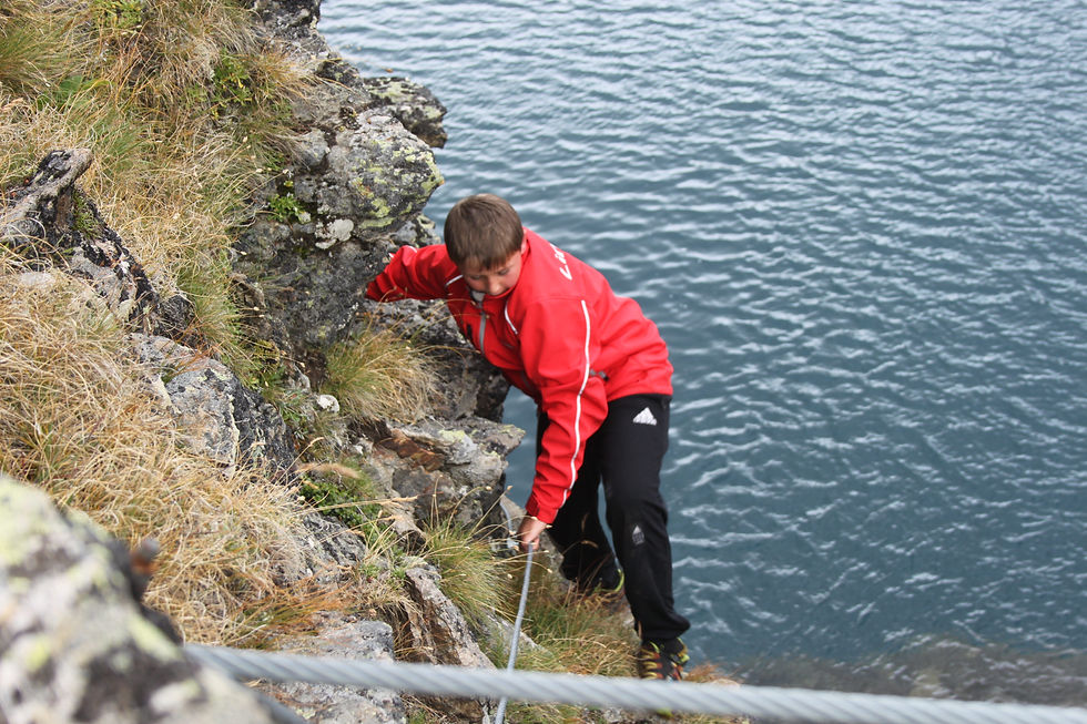 Sandro beim Seeklettersteig